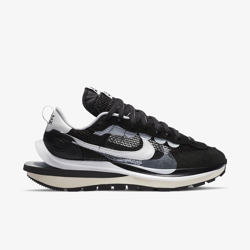 Sacai nike outlet black and white